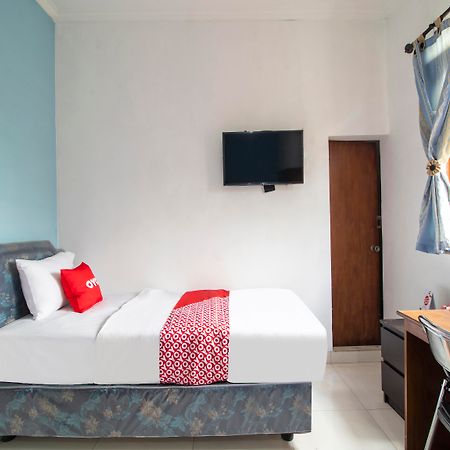 Oyo 3908 Fenway Kostel Hotel Bandung Kültér fotó
