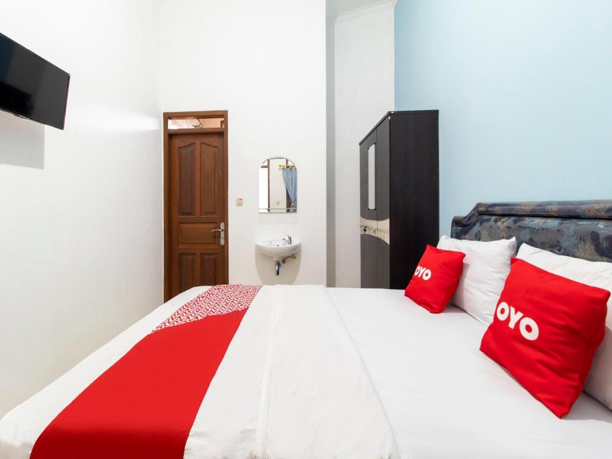 Oyo 3908 Fenway Kostel Hotel Bandung Kültér fotó