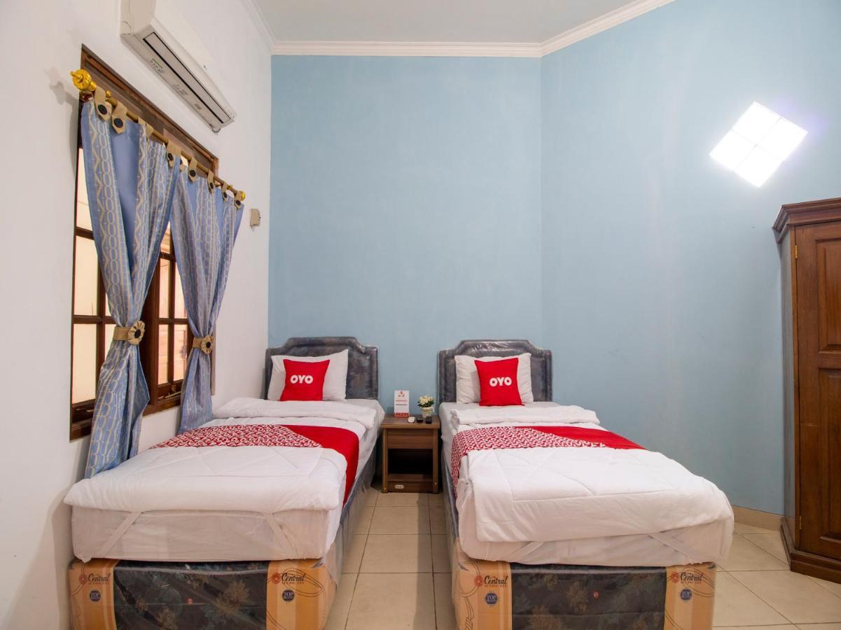 Oyo 3908 Fenway Kostel Hotel Bandung Kültér fotó