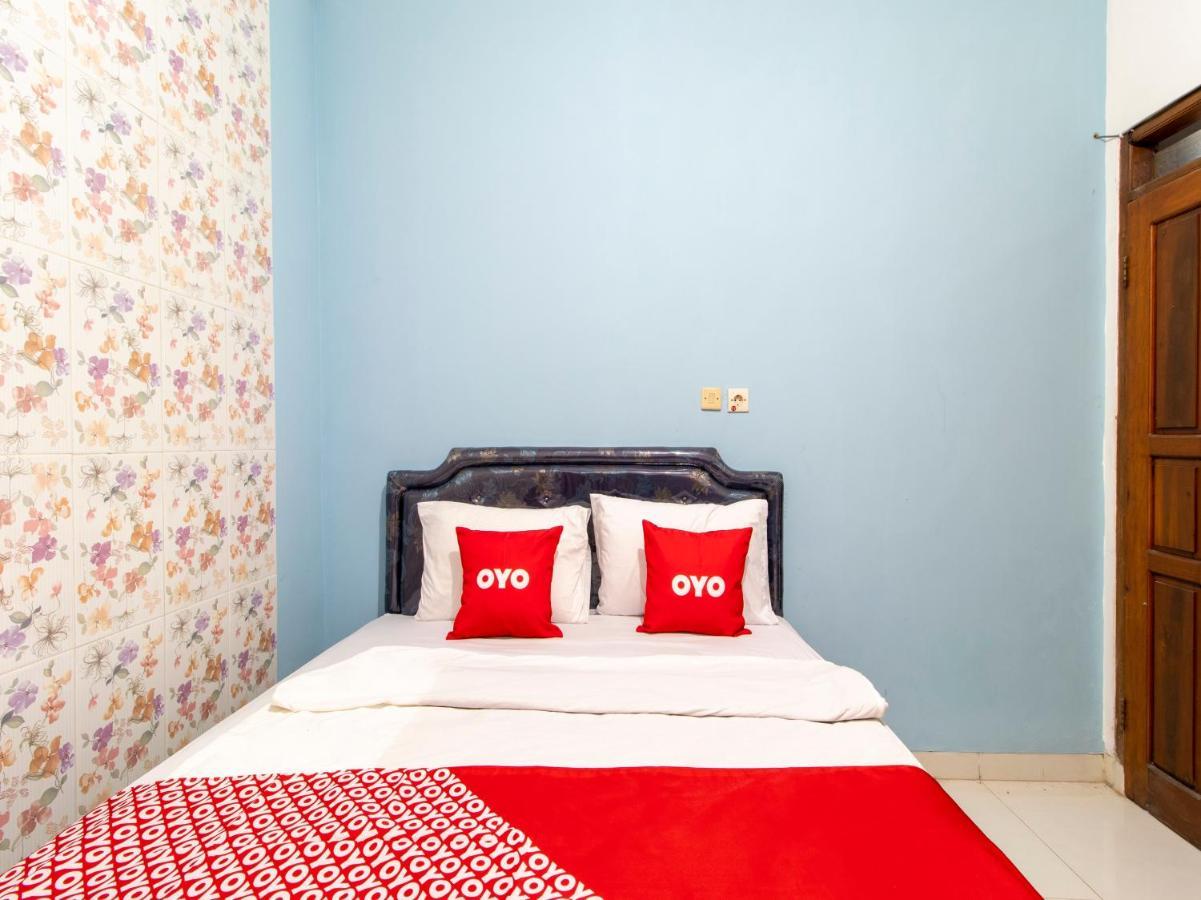 Oyo 3908 Fenway Kostel Hotel Bandung Kültér fotó