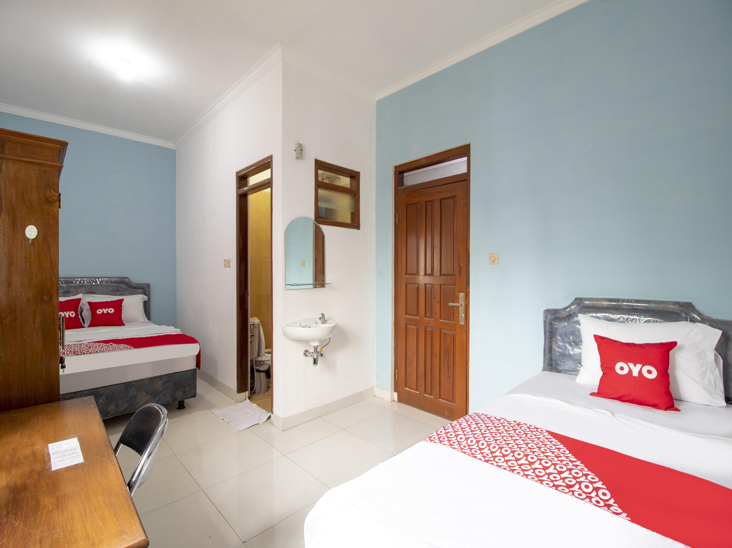 Oyo 3908 Fenway Kostel Hotel Bandung Kültér fotó