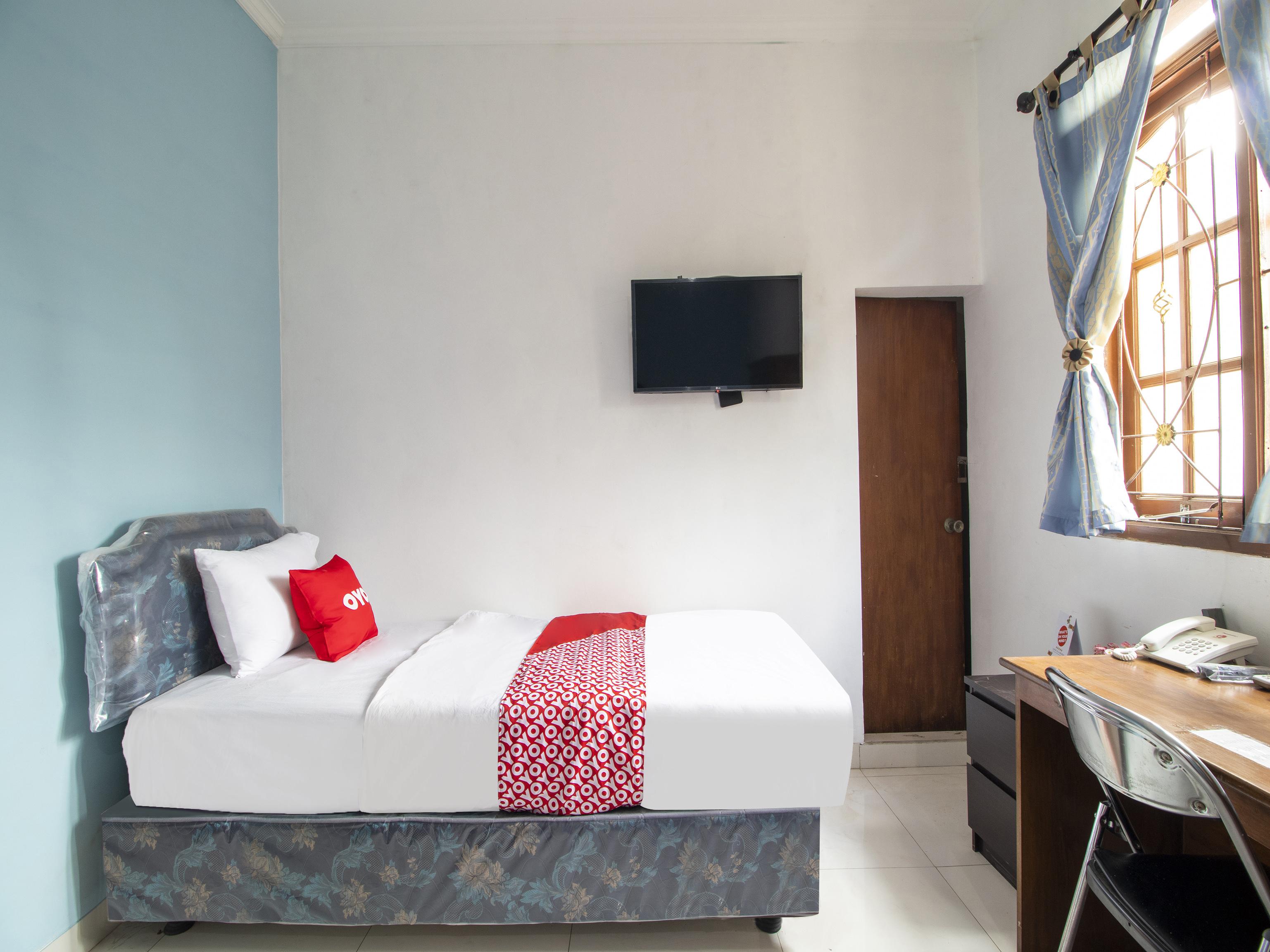 Oyo 3908 Fenway Kostel Hotel Bandung Kültér fotó
