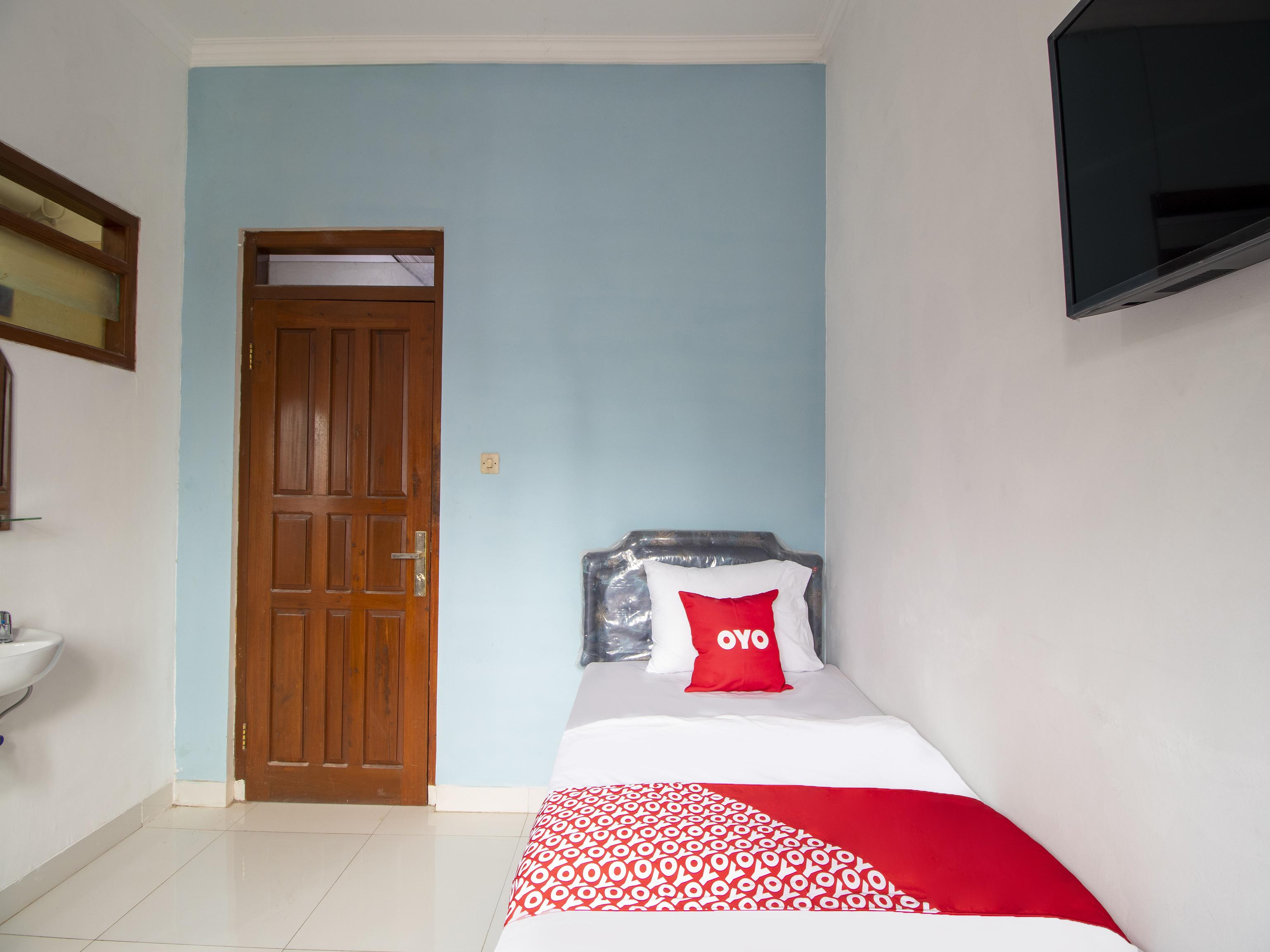 Oyo 3908 Fenway Kostel Hotel Bandung Kültér fotó