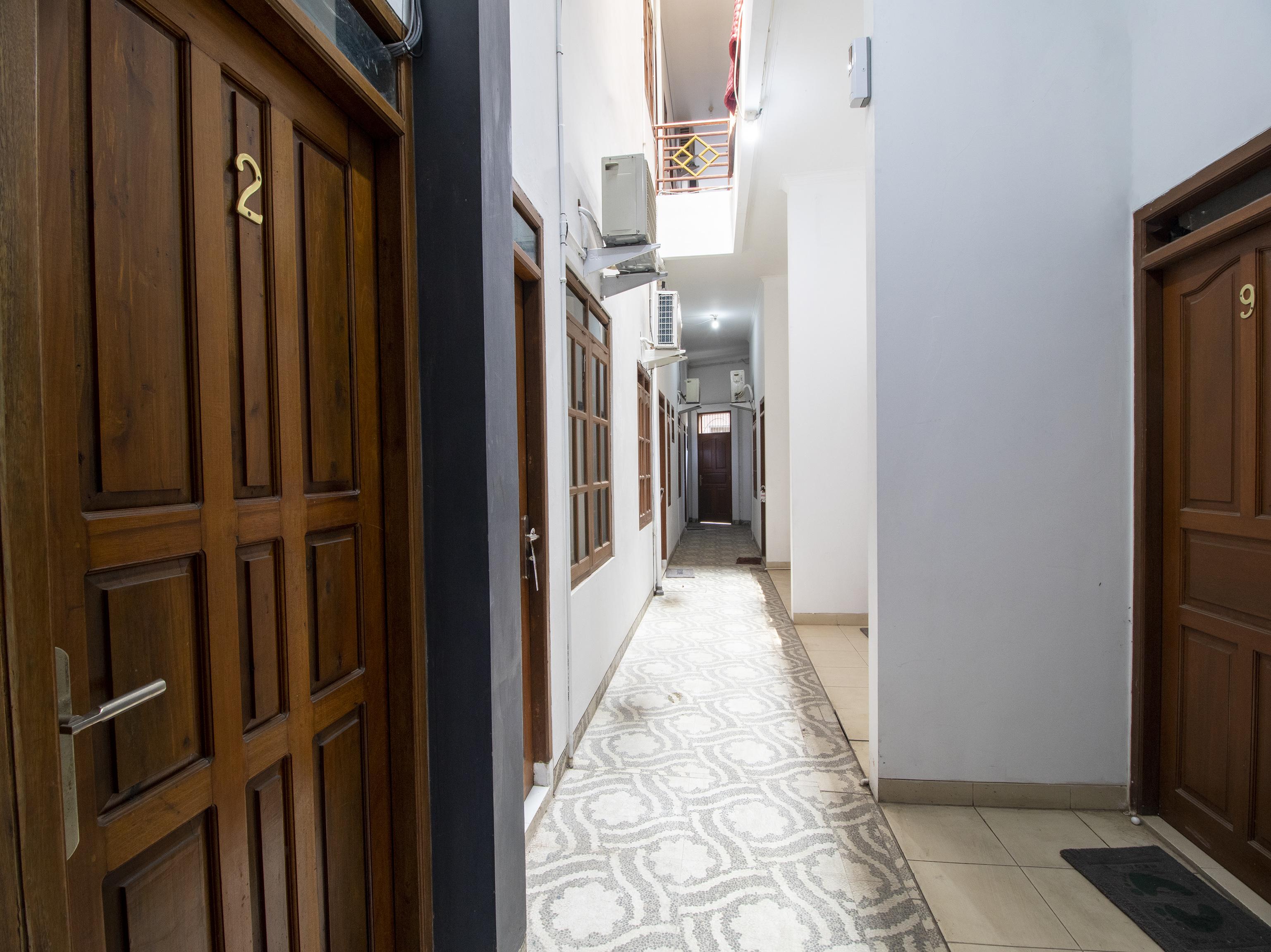 Oyo 3908 Fenway Kostel Hotel Bandung Kültér fotó