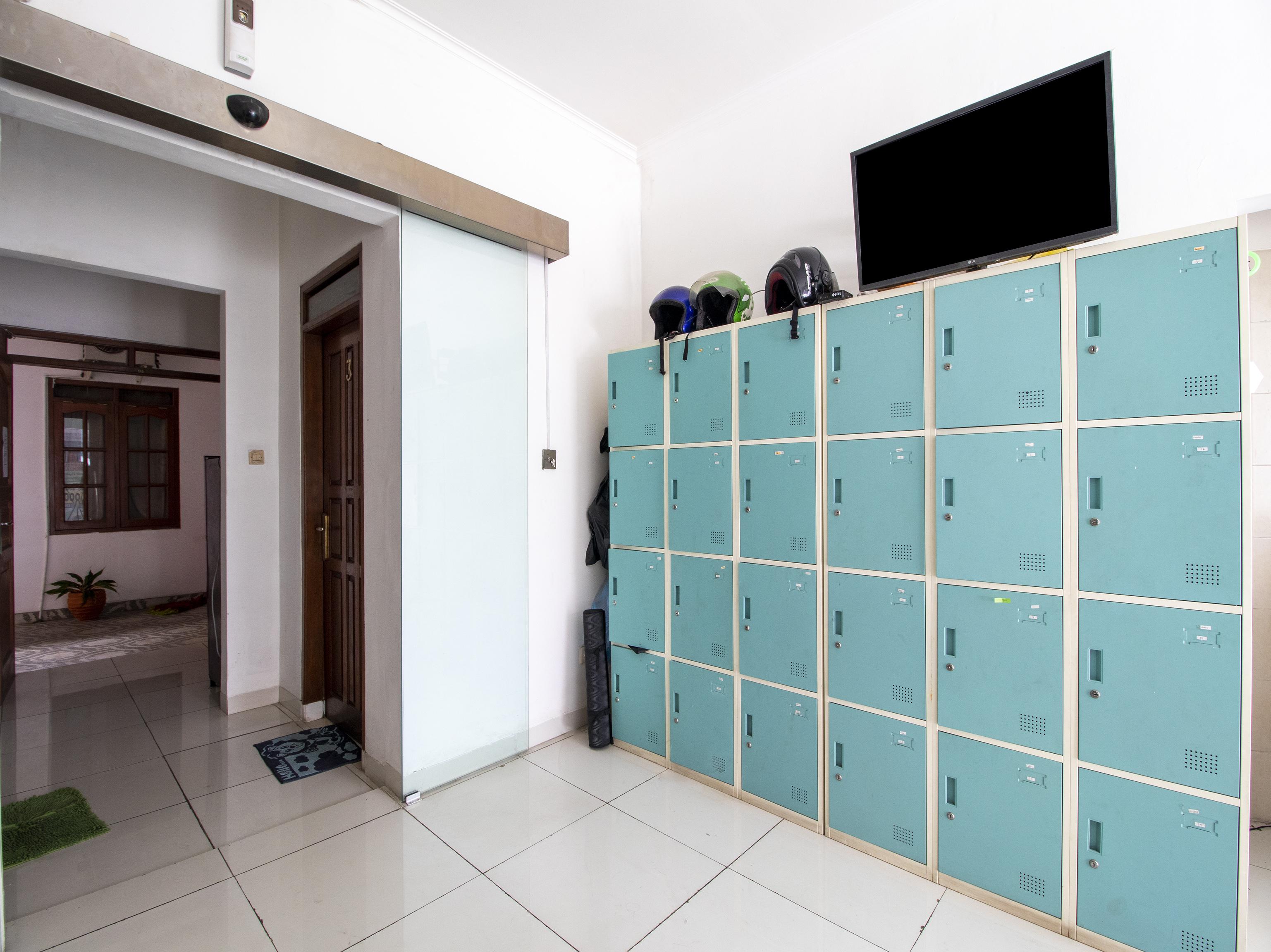 Oyo 3908 Fenway Kostel Hotel Bandung Kültér fotó